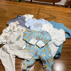 baby boy NEWBORN clothes LOT onesies SLEEPERS 9 pieces COTTON excellent cond